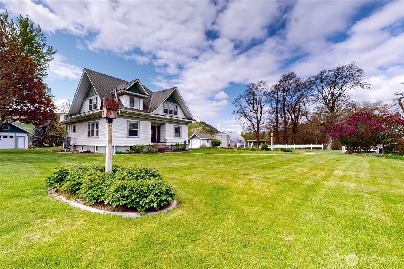 633 Lower Hogeye Road , Waitsburg, WA 99361