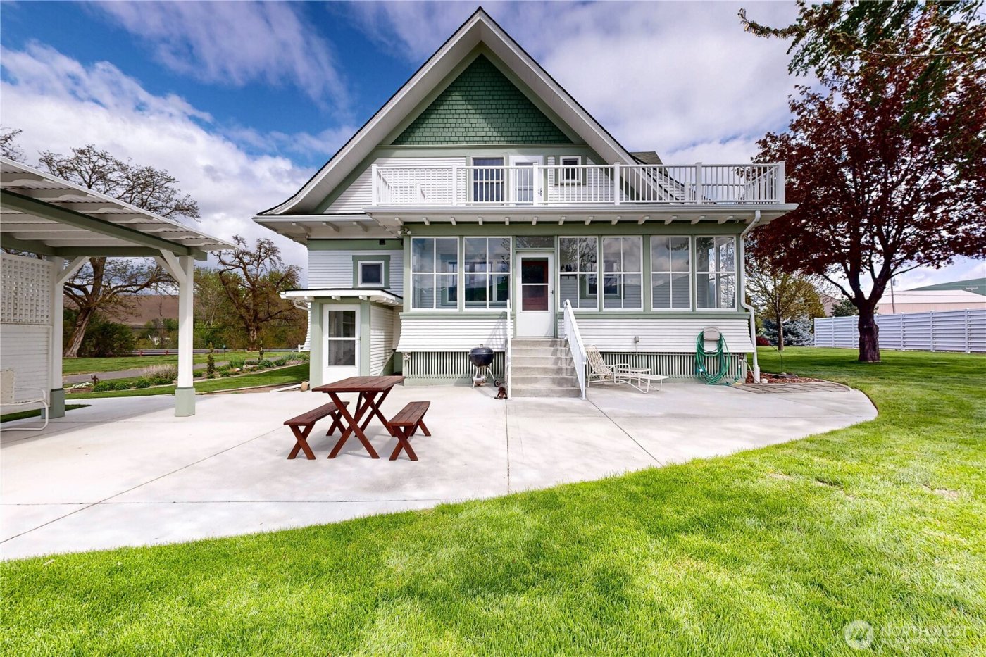 633 Lower Hogeye Road , Waitsburg, WA 99361