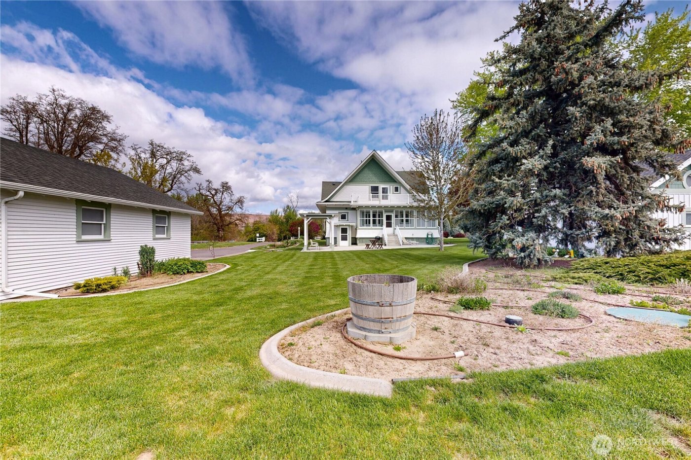 633 Lower Hogeye Road , Waitsburg, WA 99361