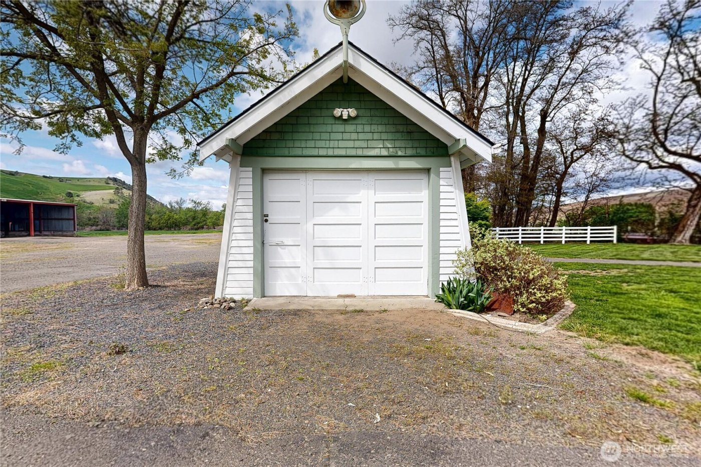 633 Lower Hogeye Road , Waitsburg, WA 99361