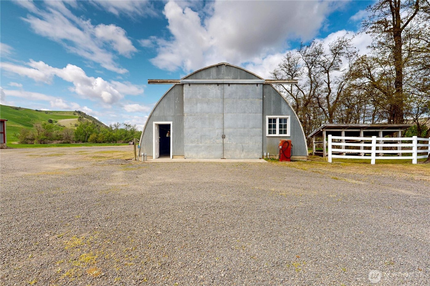 633 Lower Hogeye Road , Waitsburg, WA 99361