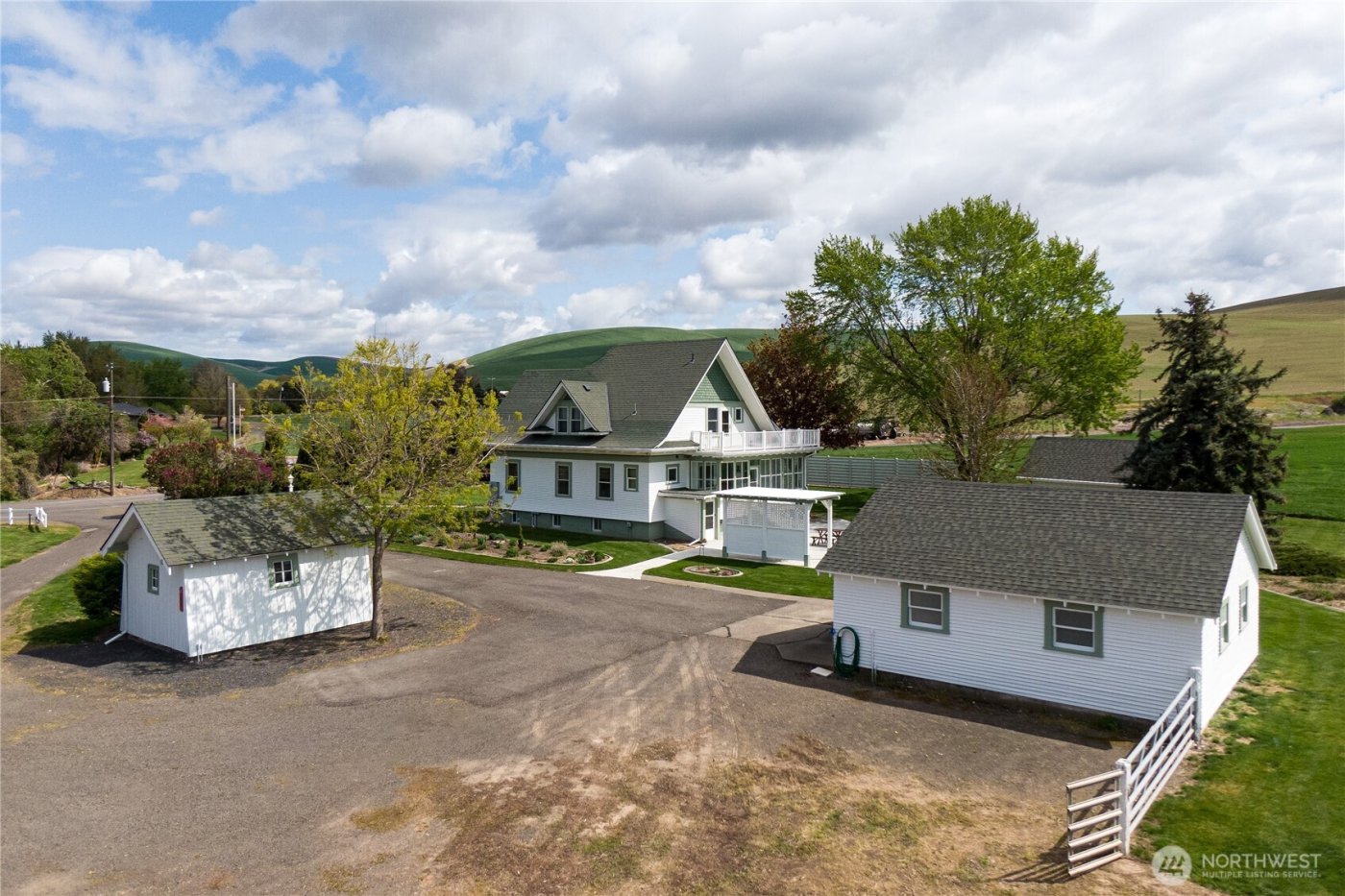 633 Lower Hogeye Road , Waitsburg, WA 99361