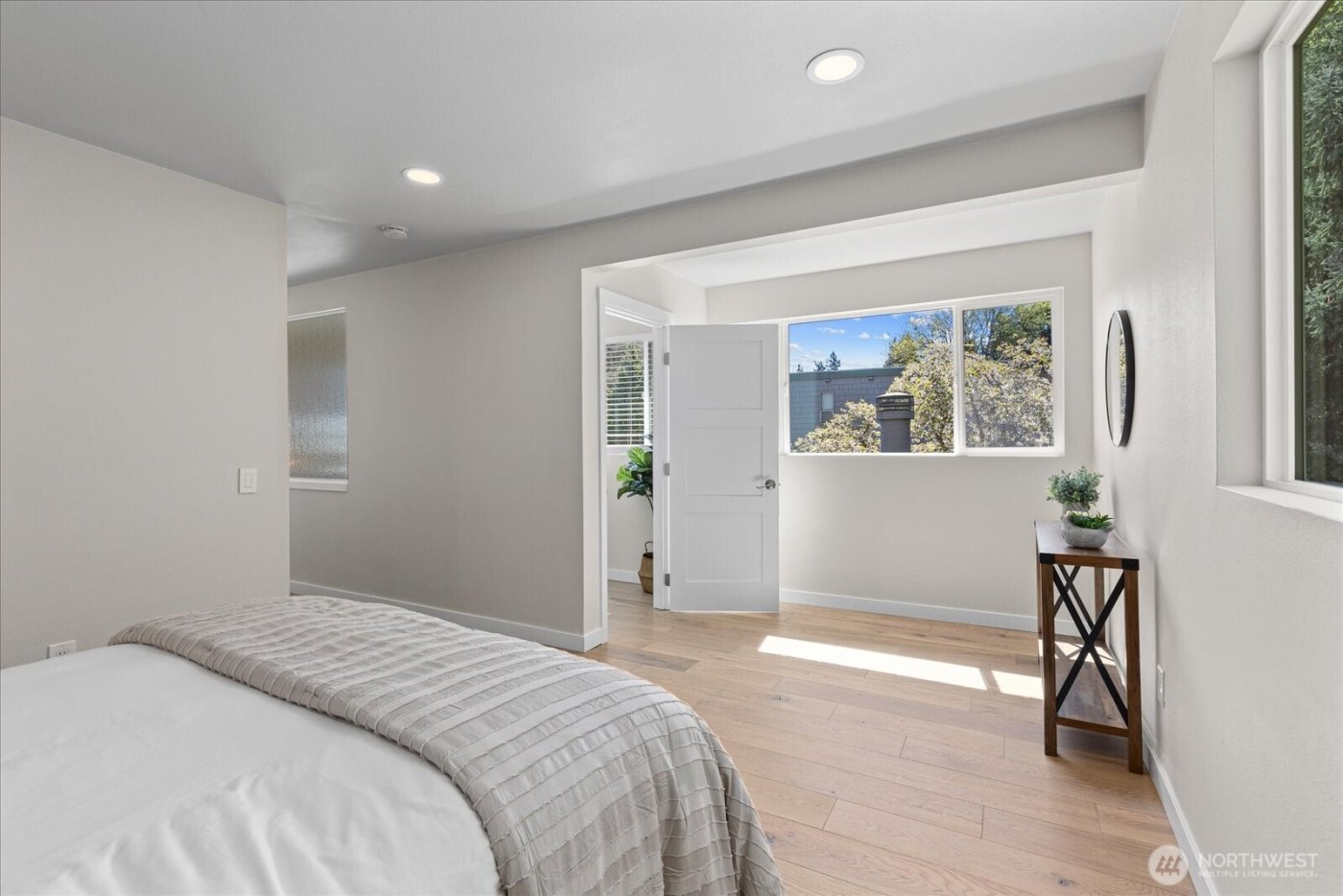 1825 112th Avenue NE, Bellevue, WA 98004