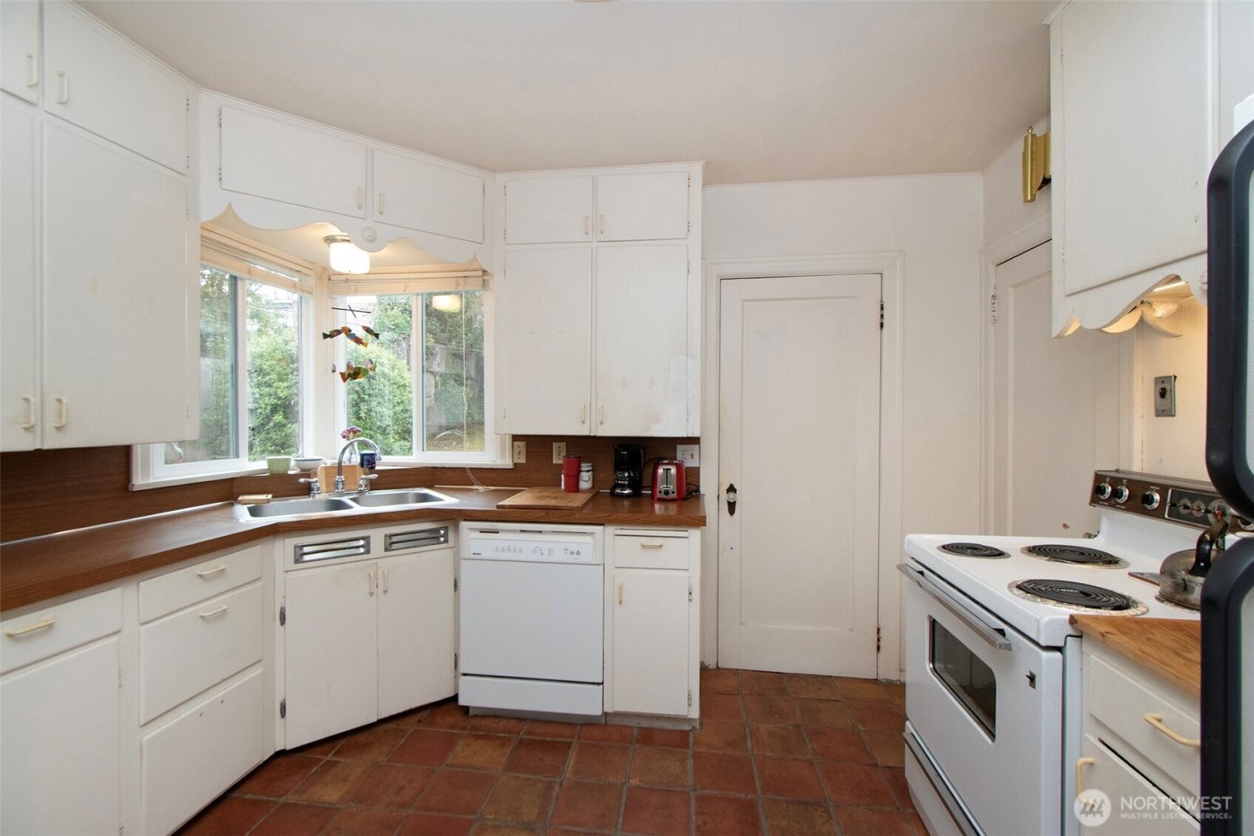 216 E 10TH Street , Port Angeles, WA 98362