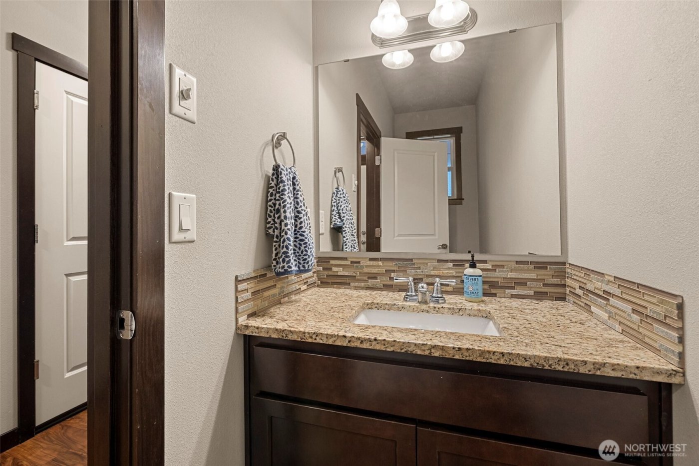 1205 N 16th Street , Mount Vernon, WA 98273