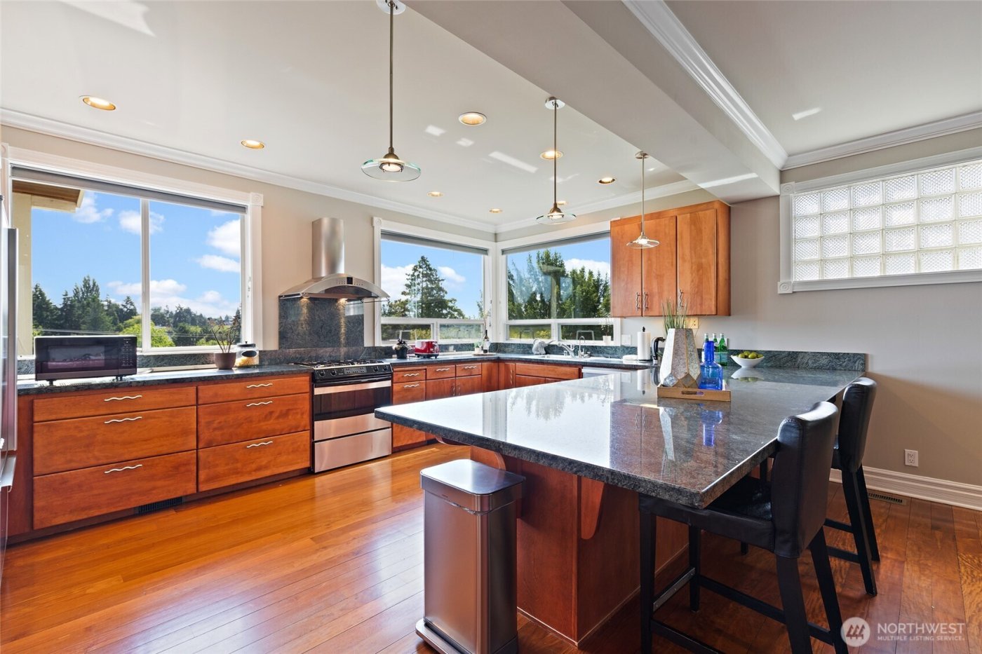 6222 37th Avenue NE, Seattle, WA 98115