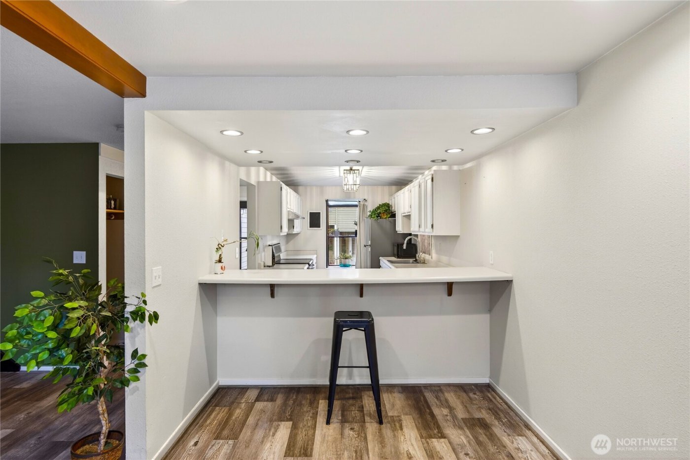 111 NW Columbia Dr #B6, Oak Harbor, WA 98277