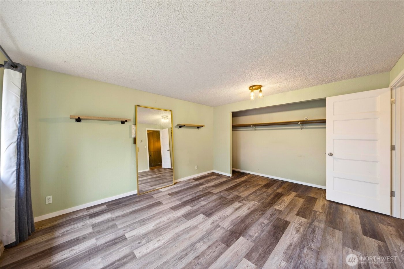 111 NW Columbia Dr #B6, Oak Harbor, WA 98277