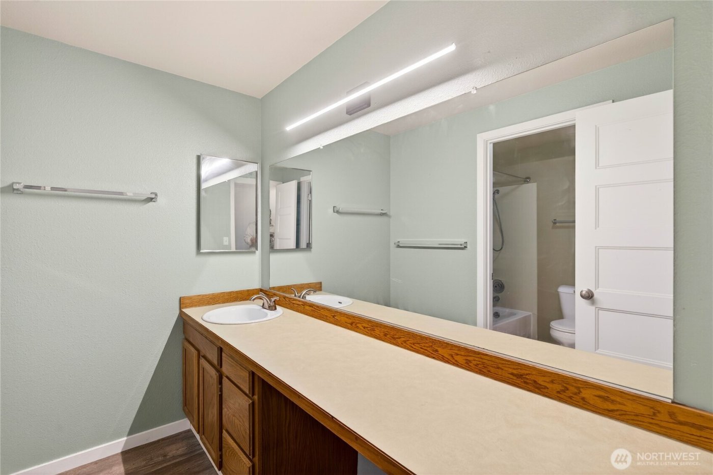 111 NW Columbia Dr #B6, Oak Harbor, WA 98277