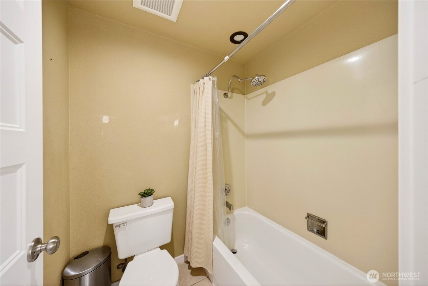 111 NW Columbia Dr #B6, Oak Harbor, WA 98277