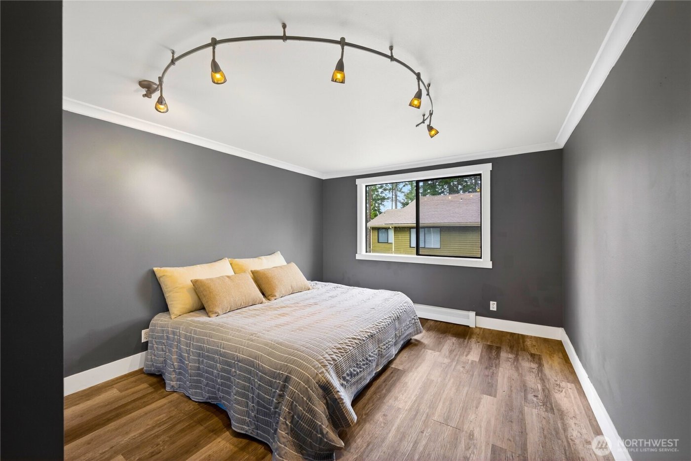 111 NW Columbia Dr #B6, Oak Harbor, WA 98277