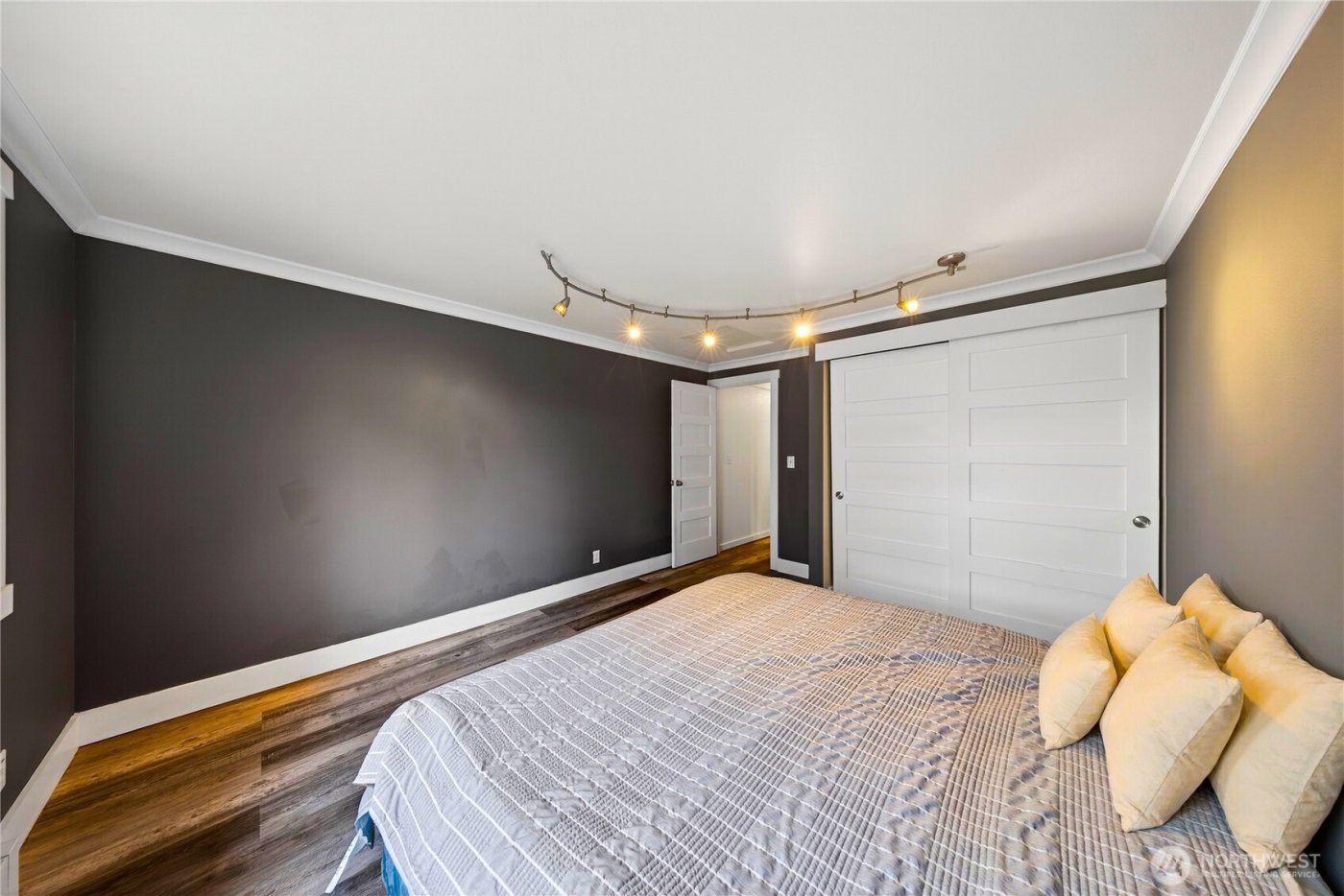 111 NW Columbia Dr #B6, Oak Harbor, WA 98277