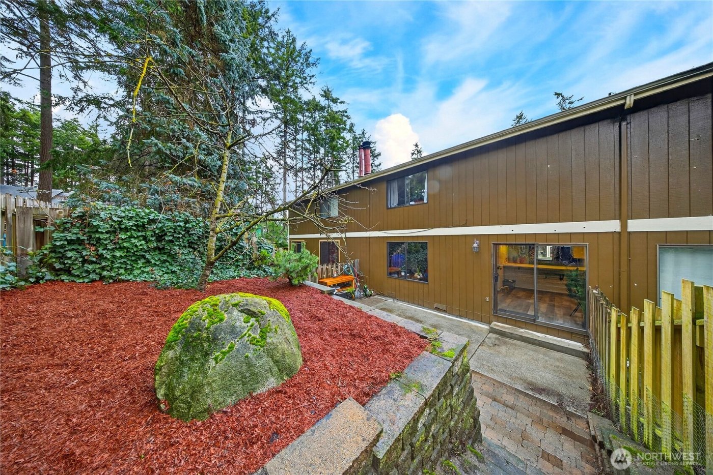 111 NW Columbia Dr #B6, Oak Harbor, WA 98277