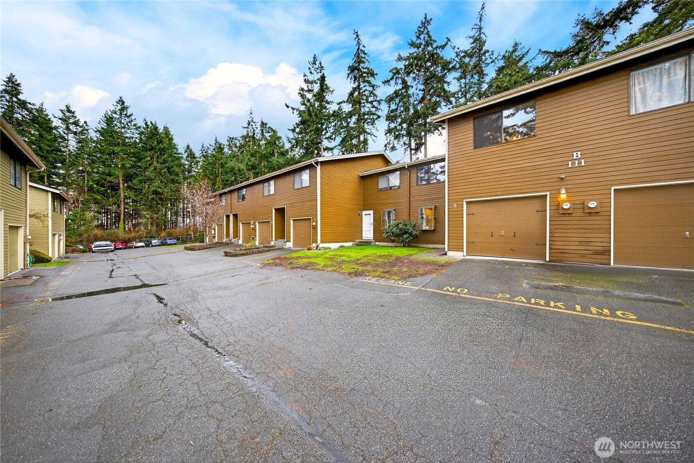 111 NW Columbia Dr #B6, Oak Harbor, WA 98277