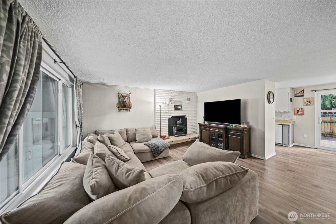 203 S 357th Street , Federal Way, WA 98003