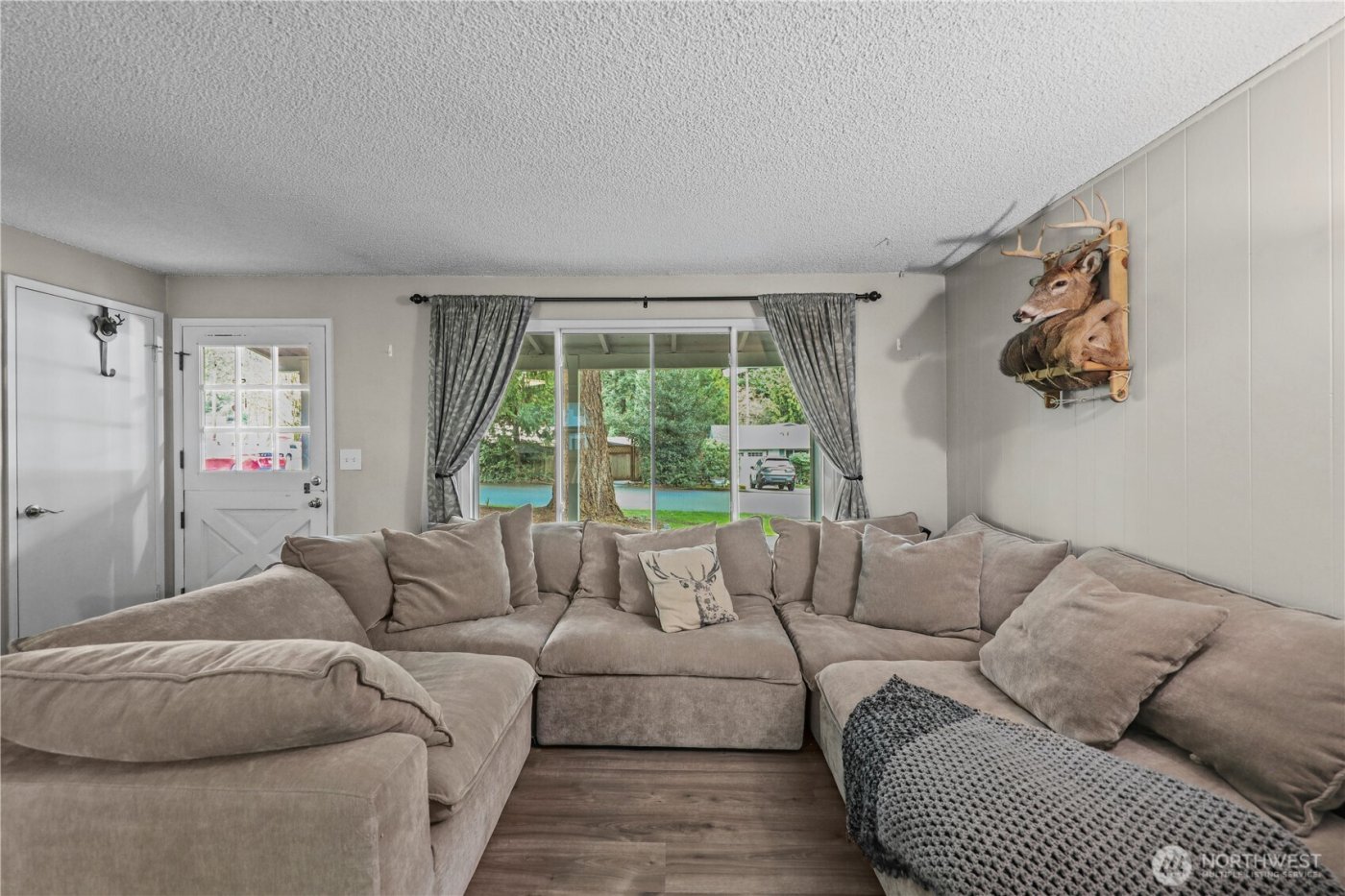 203 S 357th Street , Federal Way, WA 98003