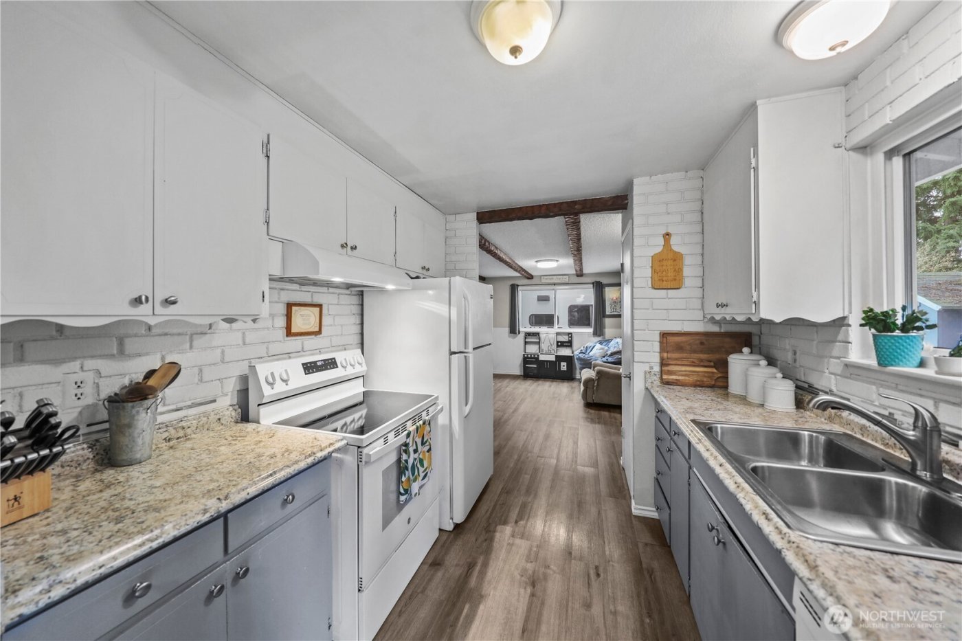 203 S 357th Street , Federal Way, WA 98003