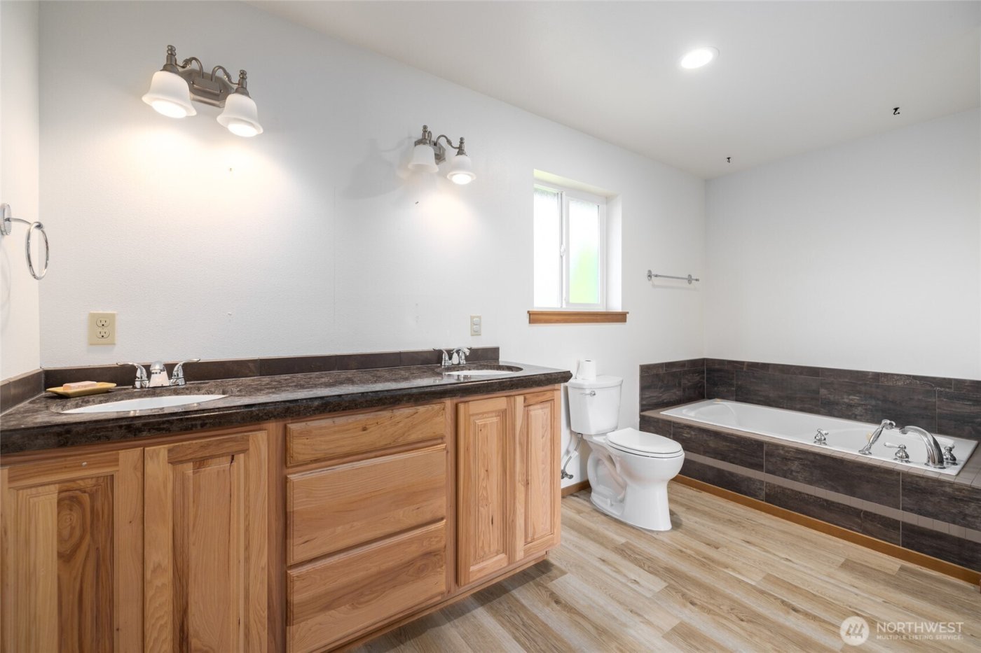 965 N Fruitdale Road , Sedro Woolley, WA 98284