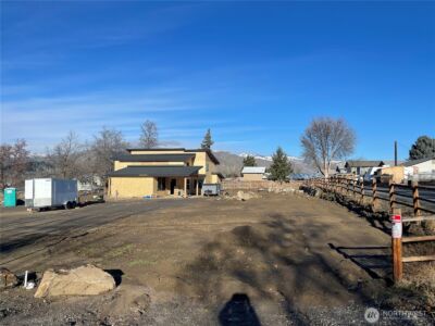 313 34th Street NW, East Wenatchee, WA 98802 - Photo 2