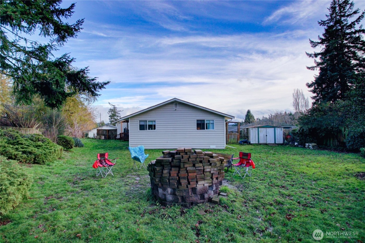 388 NW 11th Court , Oak Harbor, WA 98277
