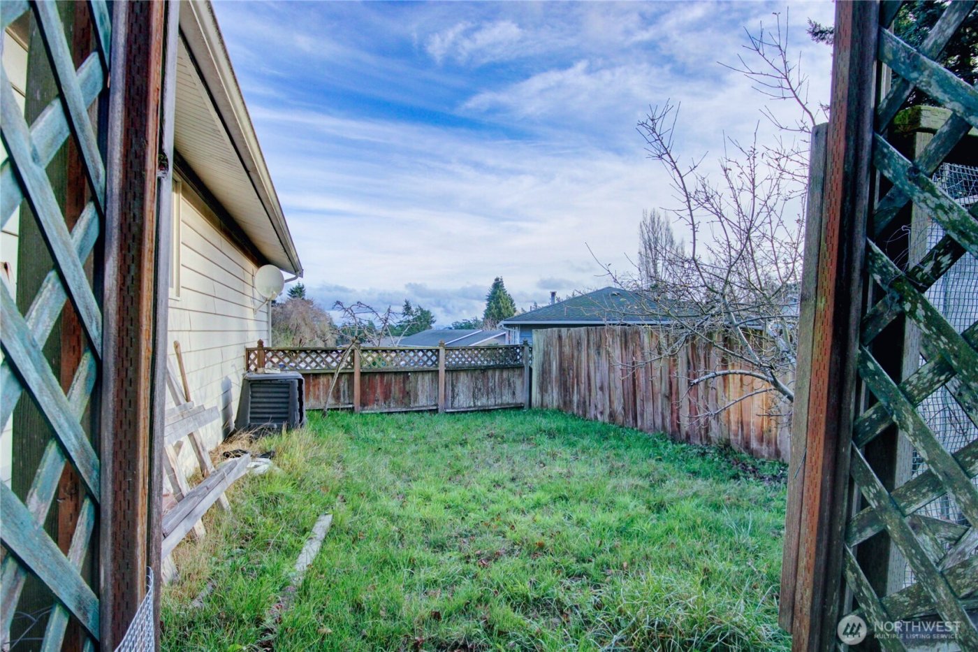 388 NW 11th Court , Oak Harbor, WA 98277