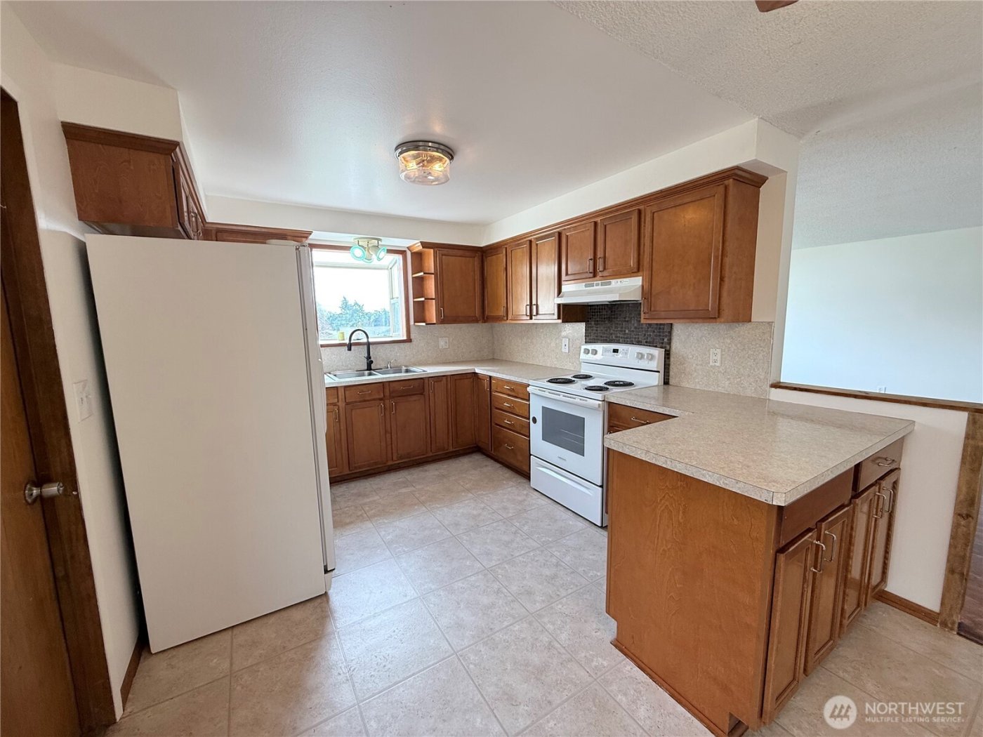 388 NW 11th Court , Oak Harbor, WA 98277