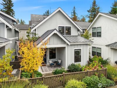 22773 SE 14th Court #10, Sammamish, WA 98075