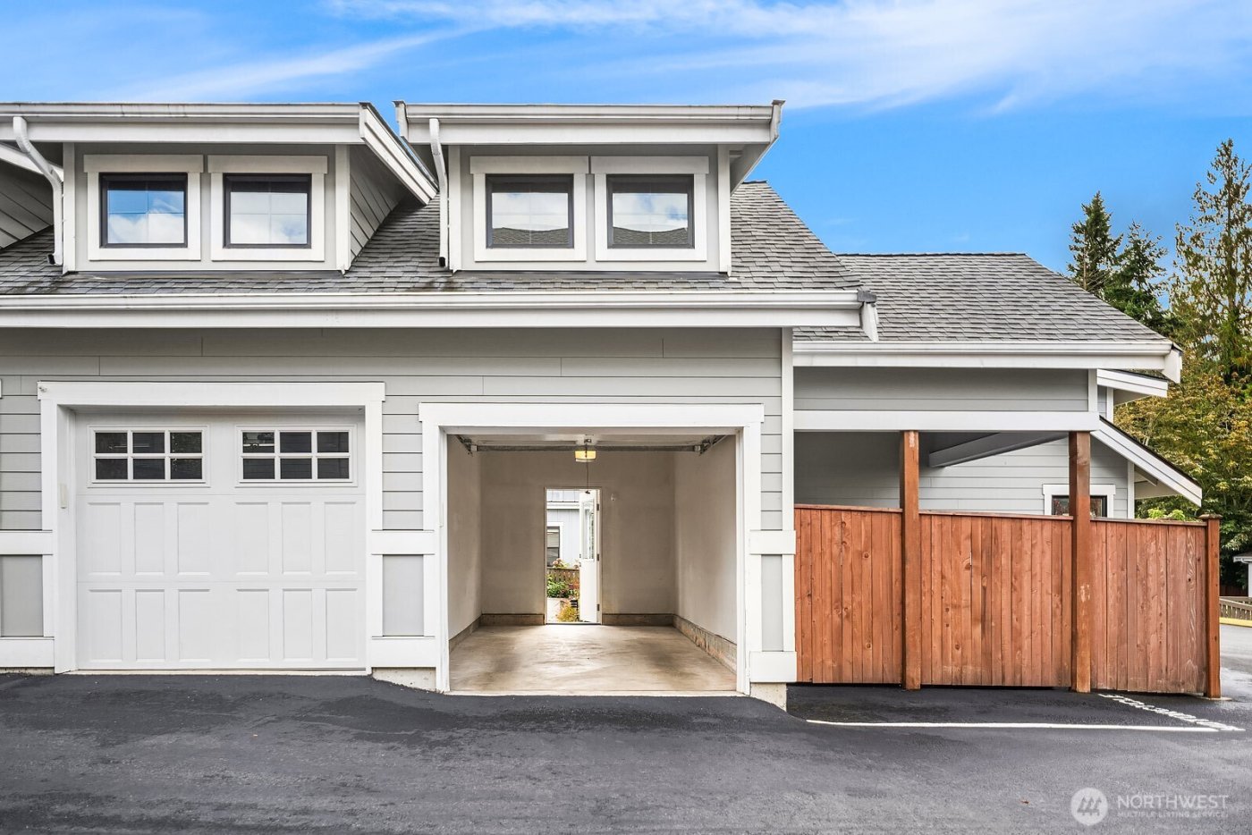 22773 SE 14th Court #10, Sammamish, WA 98075