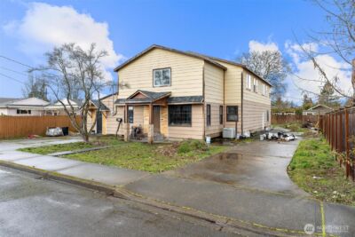 1009 5th Avenue SW, Puyallup, WA 98371 - Photo 2