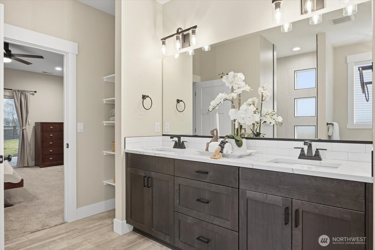 6915 Lamb Ct , Pasco, WA 99301