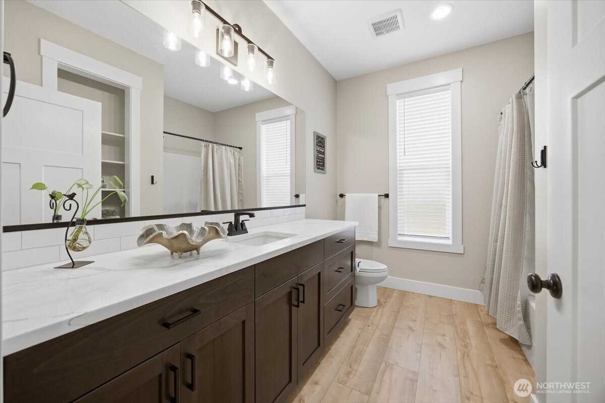 6915 Lamb Ct , Pasco, WA 99301