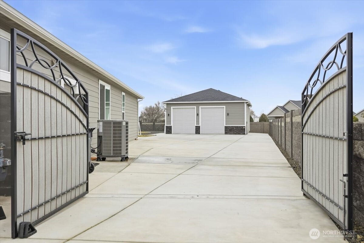 6915 Lamb Ct , Pasco, WA 99301