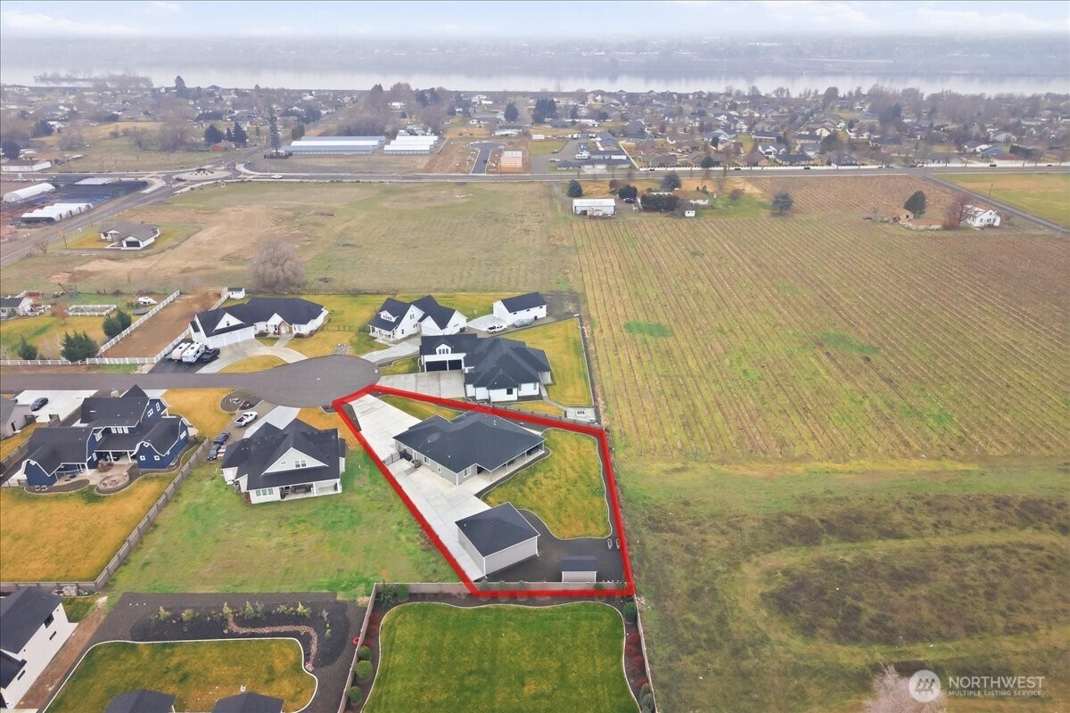 6915 Lamb Ct , Pasco, WA 99301