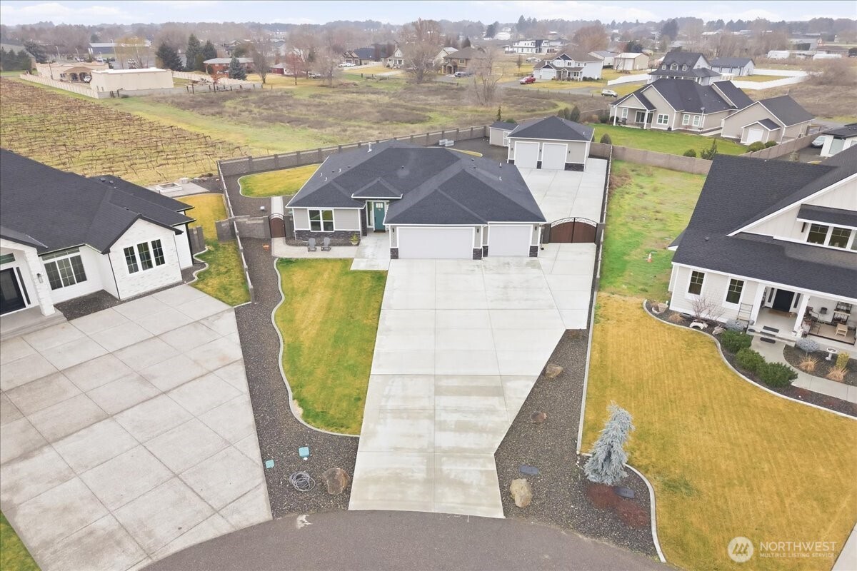 6915 Lamb Ct , Pasco, WA 99301