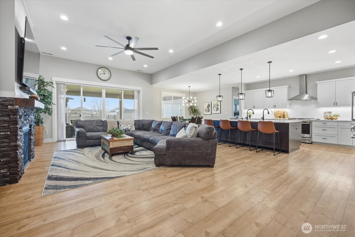 6915 Lamb Ct , Pasco, WA 99301