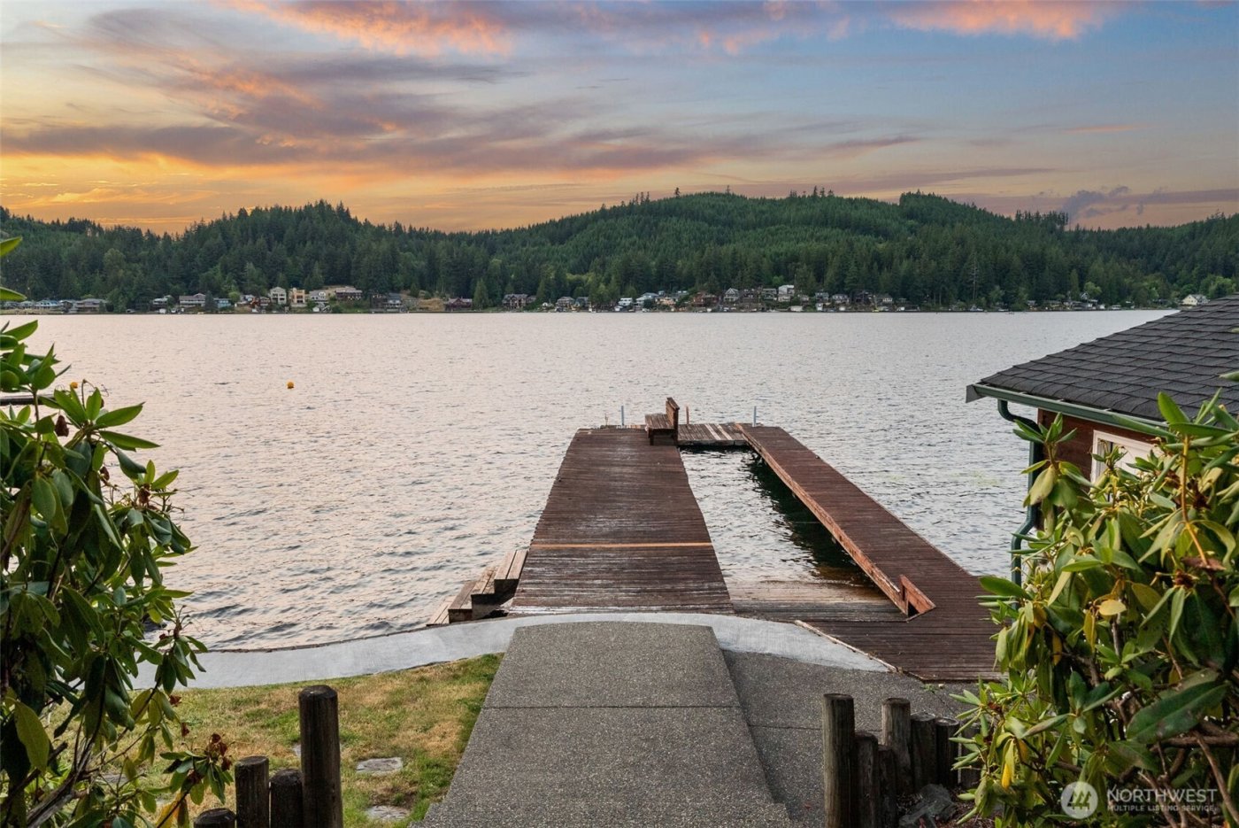 545 Summit Lake Shore Road NW, Olympia, WA 98502