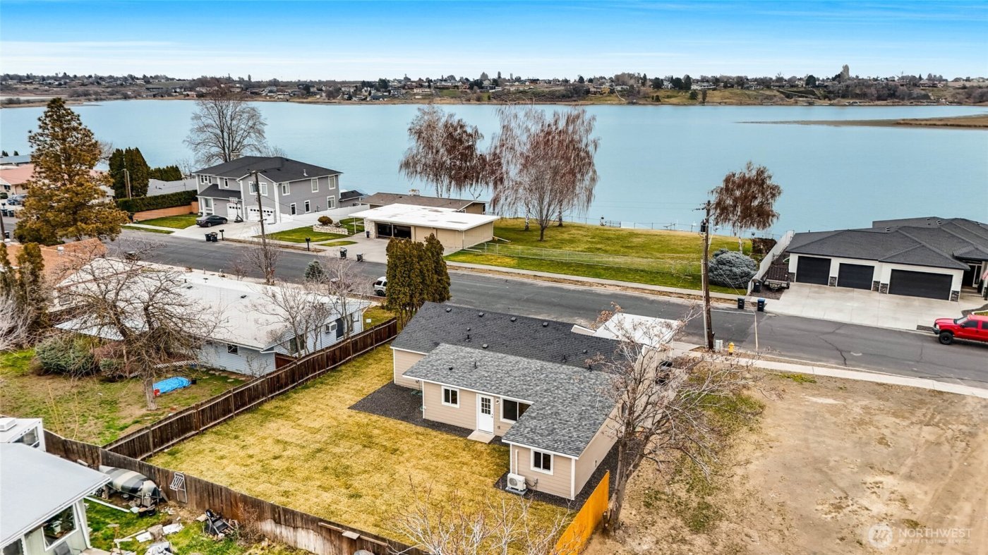 3120 W Lakeside Drive , Moses Lake, WA 98837
