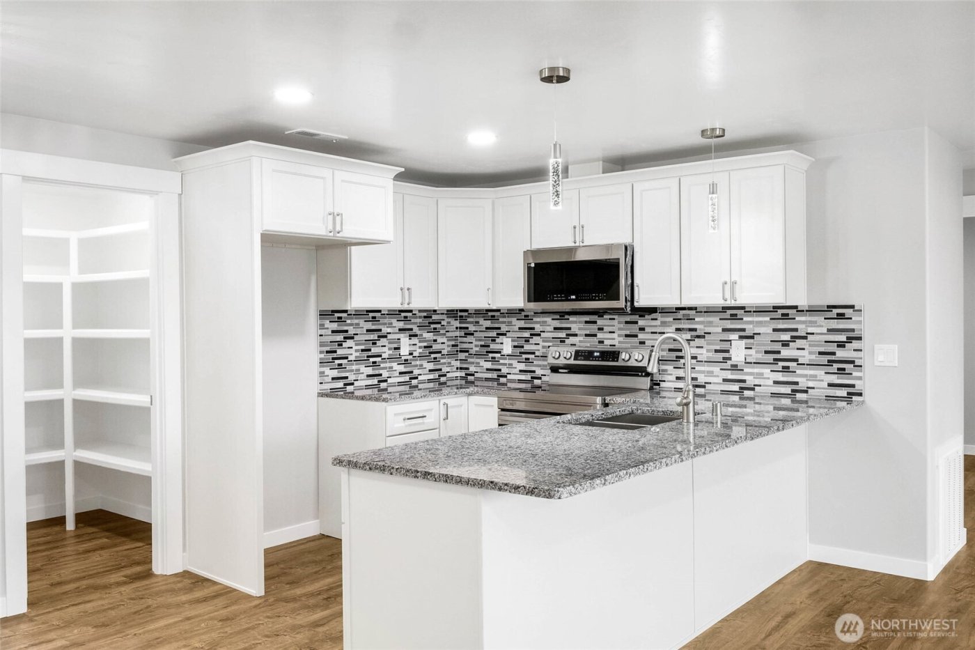 3120 W Lakeside Drive , Moses Lake, WA 98837