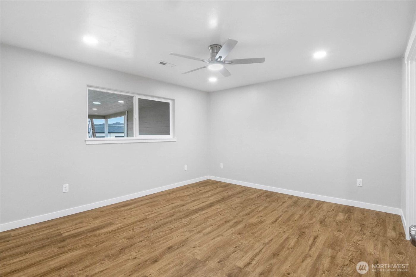 3120 W Lakeside Drive , Moses Lake, WA 98837