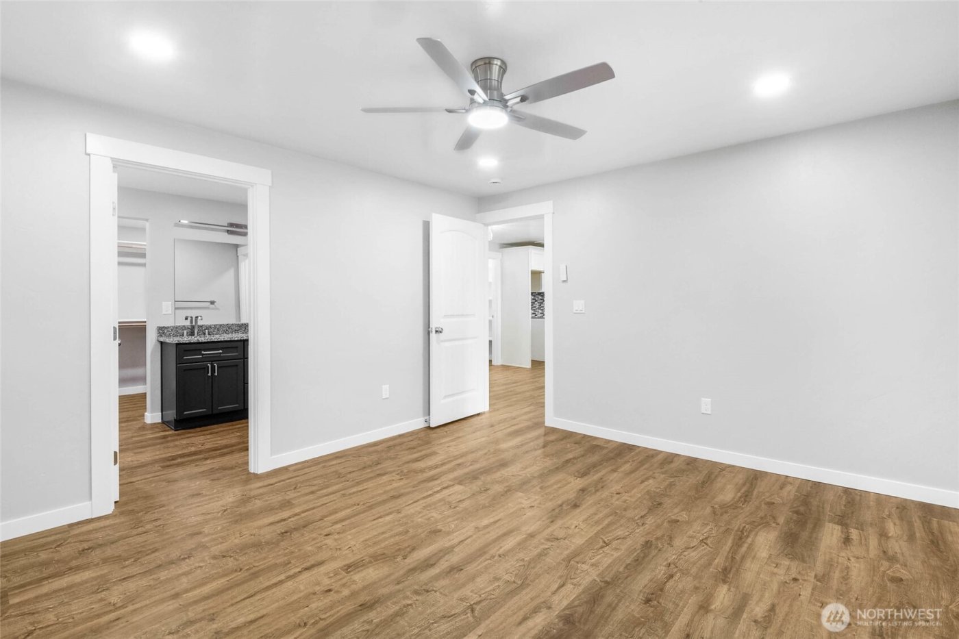 3120 W Lakeside Drive , Moses Lake, WA 98837