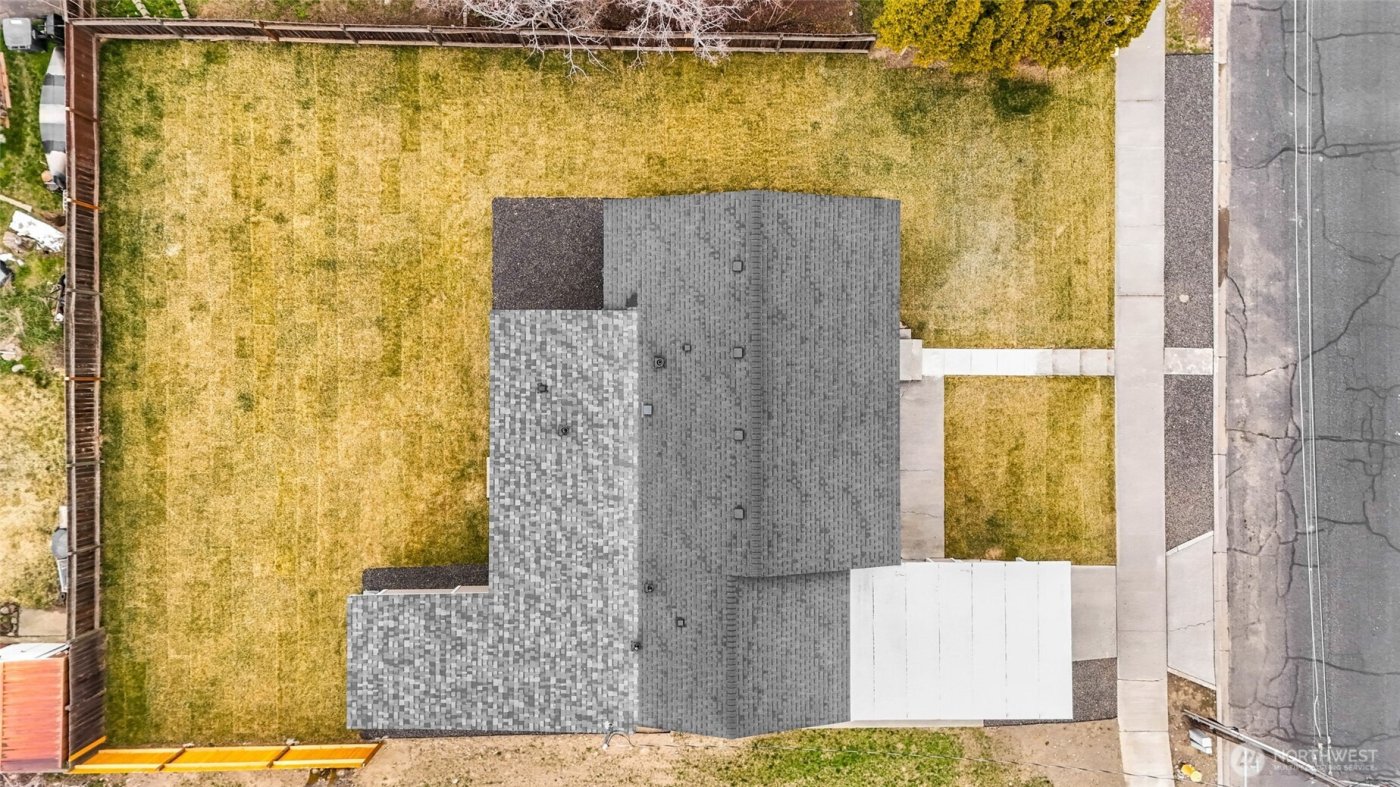 3120 W Lakeside Drive , Moses Lake, WA 98837