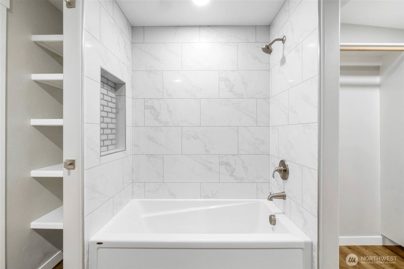 3120 W Lakeside Drive , Moses Lake, WA 98837