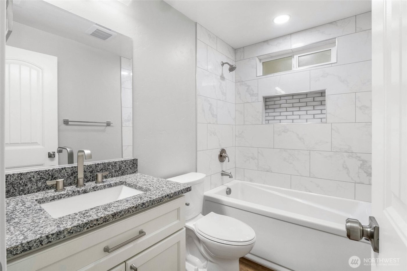 3120 W Lakeside Drive , Moses Lake, WA 98837