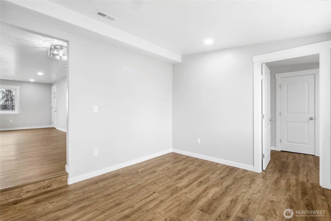 3120 W Lakeside Drive , Moses Lake, WA 98837