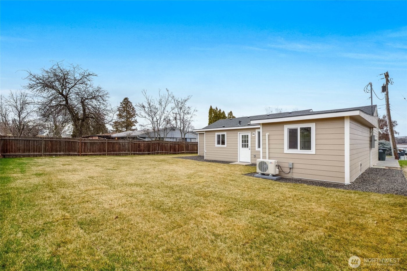 3120 W Lakeside Drive , Moses Lake, WA 98837