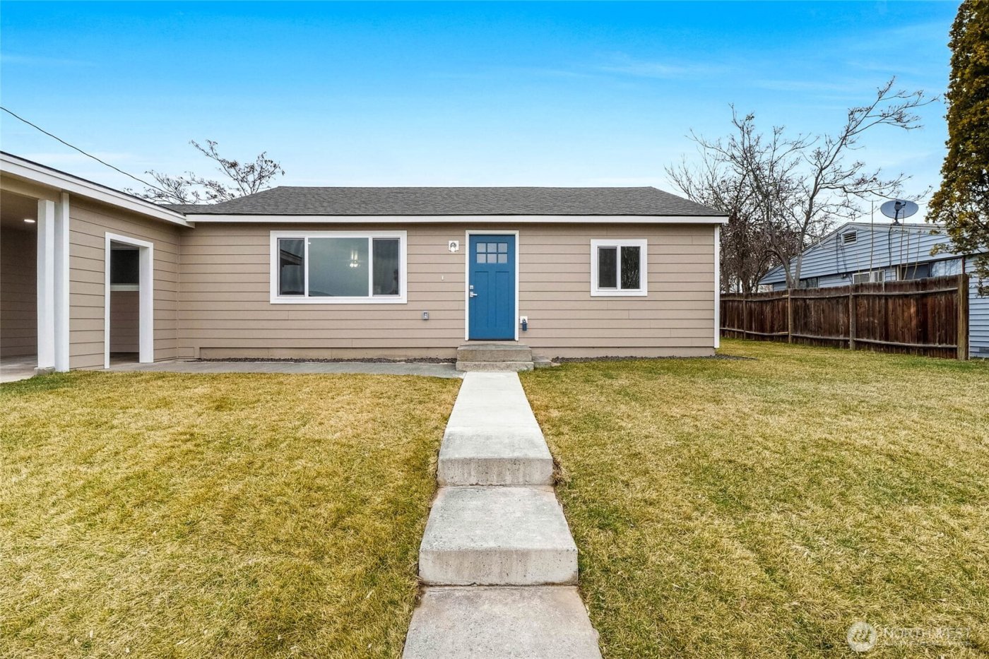 3120 W Lakeside Drive , Moses Lake, WA 98837