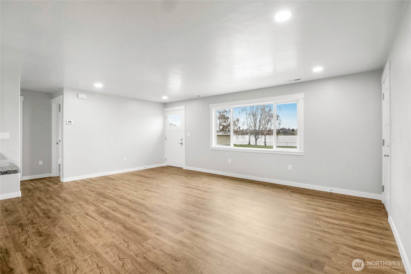 3120 W Lakeside Drive , Moses Lake, WA 98837