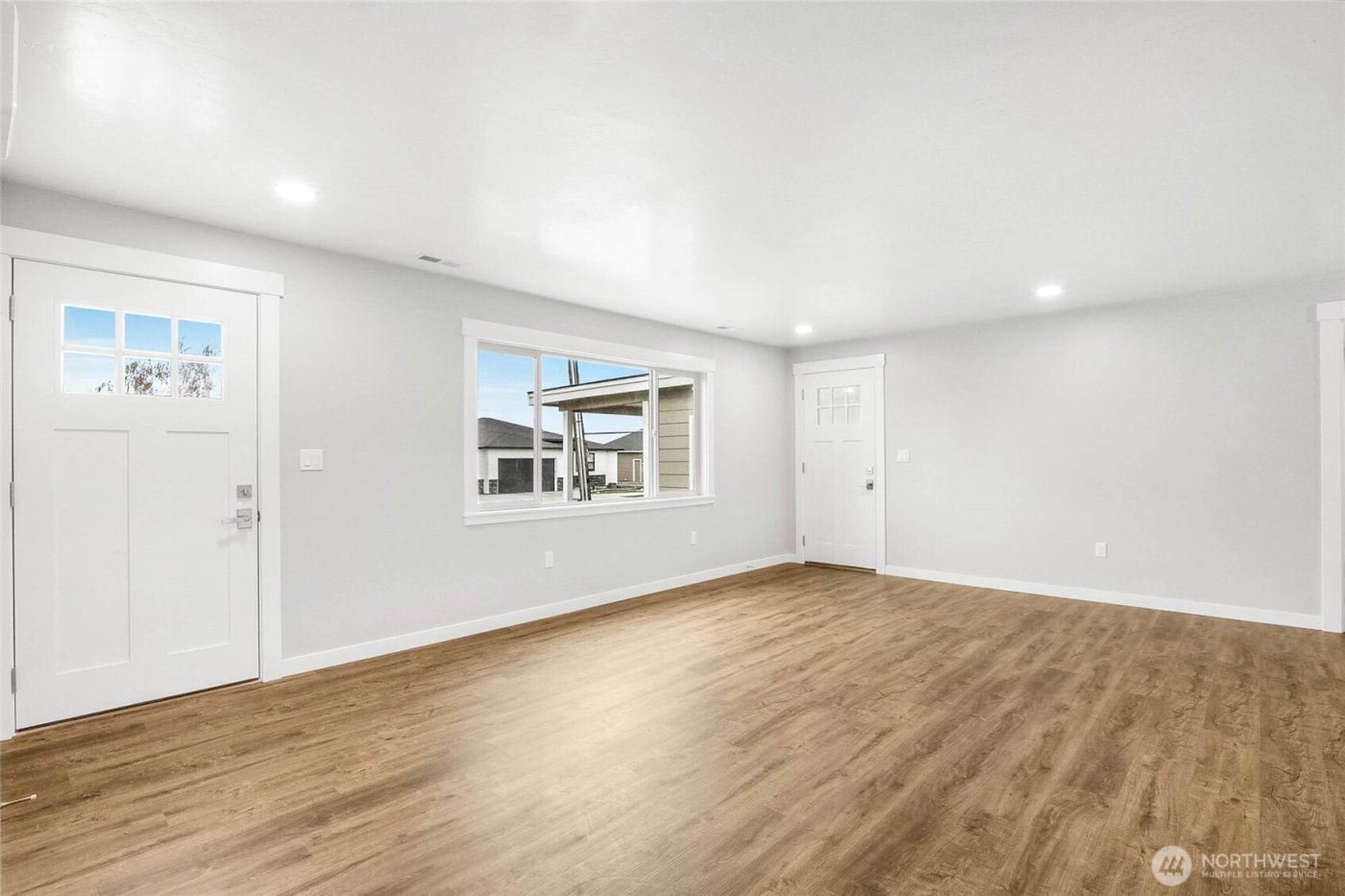 3120 W Lakeside Drive , Moses Lake, WA 98837