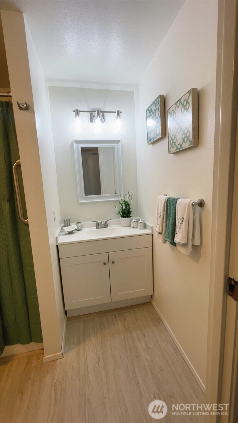 3400 Narrows View Lane NE #204, Bremerton, WA 98310