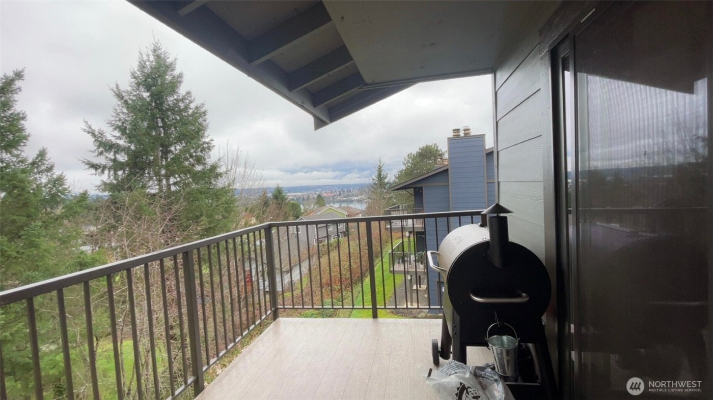3400 Narrows View Lane NE #204, Bremerton, WA 98310